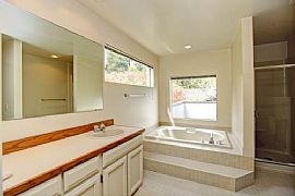  3bd / 3.5ba House in Stevens in Seattle, WA
