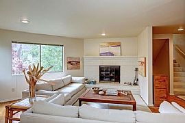  3bd / 3.5ba House in Stevens in Seattle, WA (Photo 3 of 11)