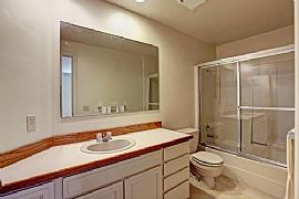  3bd / 3.5ba House in Stevens in Seattle, WA (Photo 4 of 11)