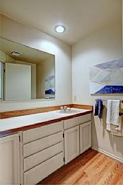  3bd / 3.5ba House in Stevens in Seattle, WA (Photo 6 of 11)