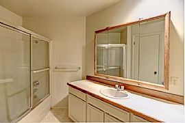  3bd / 3.5ba House in Stevens in Seattle, WA (Photo 8 of 11)