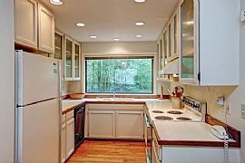  3bd / 3.5ba House in Stevens in Seattle, WA (Photo 9 of 11)