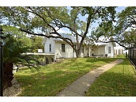 Residential Home For Rent in Austin, TX (Photo 2 of 12)