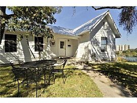 Residential Home For Rent in Austin, TX (Photo 3 of 12)