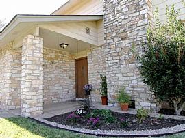 Residential Home For Rent in Austin, TX (Photo 2 of 12)