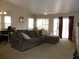 Residential Home For Rent in Phoenix, AZ (Photo 3 of 9)