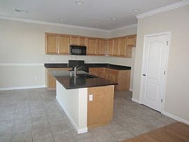  3bd / 2.5ba House in Seaport in Stockton, CA (Photo 2 of 12)