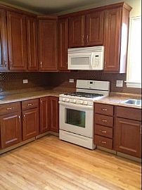 2bd / 1 Full Ba House in Norwood Park  in Chicago, IL (Photo 5 of 7)