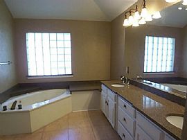  3bd / 2 Full Ba House in Irving, TX (Photo 9 of 12)