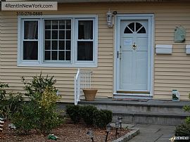 3 Bedrooms - This Beautiful Updated Townhouse Styl in Norwalk, CT (Photo 4 of 9)