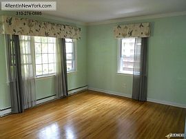 3 Bedrooms - This Beautiful Updated Townhouse Styl in Norwalk, CT (Photo 6 of 9)