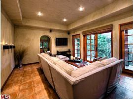 3bd / 2 Full, 1 Partial Ba House in Hollywood Hills in Los Angeles, CA (Photo 10 of 12)