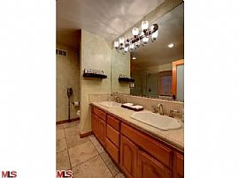 3bd / 2 Full, 1 Partial Ba House in Hollywood Hills in Los Angeles, CA (Photo 11 of 12)