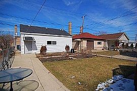 3bd / 2 Full Ba House in Portage Park in Chicago, IL (Photo 8 of 9)