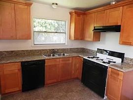 2bd / 1 Full Ba House in Plaza in Long Beach, CA