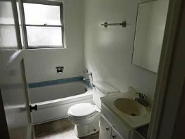 2bd / 1 Full Ba House in Plaza in Long Beach, CA (Photo 5 of 9)