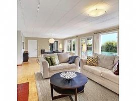 1bd / 1ba House in Portage Bay in Seattle, WA (Photo 3 of 5)