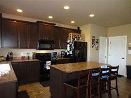  4bd / 3.5ba House in Tacoma, WA (Photo 5 of 9)