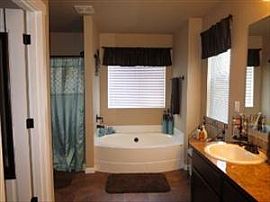  4bd / 3.5ba House in Tacoma, WA (Photo 8 of 9)