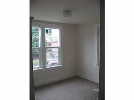 2bd / 1 Full Ba House in Wallingford in Seattle, WA (Photo 4 of 6)