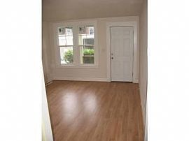 2bd / 1 Full Ba House in Wallingford in Seattle, WA (Photo 5 of 6)