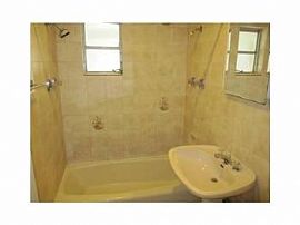 2bd / 1 Full Ba House in Miami, FL (Photo 2 of 10)