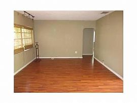 2bd / 1 Full Ba House in Miami, FL (Photo 4 of 10)