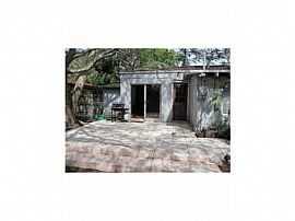 2bd / 1 Full Ba House in Miami, FL (Photo 5 of 10)