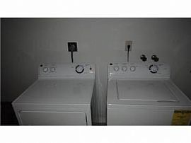 4bd / 3 Full Ba House in Kendall in Miami, FL (Photo 3 of 9)