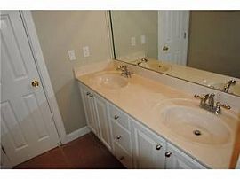 4bd / 3 Full Ba House in Kendall in Miami, FL (Photo 4 of 9)