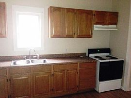 Large and Wonderful Three Bedroom Home in Kansas City, MO (Photo 2 of 3)