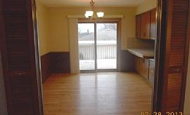 3bedrm 2bath and 2car Garage Split Level Home in Omaha, NE (Photo 4 of 6)