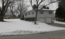 3bedrm 2bath and 2car Garage Split Level Home in Omaha, NE (Photo 6 of 6)