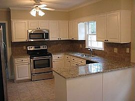 This Lovely Home Has Granite and Tile in Albany, GA (Photo 2 of 6)
