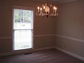 This Lovely Home Has Granite and Tile in Albany, GA (Photo 5 of 6)