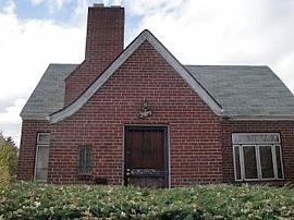 Spacious 3 Bedroom  in a Safe, Quiet Neighborhood in Denver, CO