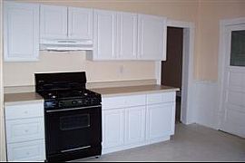  Quait Two Bd., One Ba., 1100 Sf House Includes ..  in Renton, WA (Photo 4 of 7)