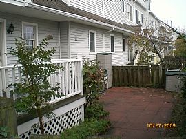 Spacious 1 Bedroom Apartment with Backyard in Atlantic City! in Atlantic City, NJ (Photo 2 of 10)