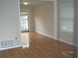 Spacious 1 Bedroom Apartment with Backyard in Atlantic City! in Atlantic City, NJ (Photo 6 of 10)