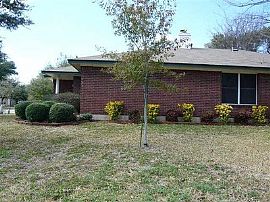 4300 Columbine Dr in Austin, TX (Photo 2 of 6)