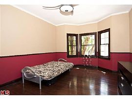 3bd House in Miracle Mile in Los Angeles, CA (Photo 11 of 12)