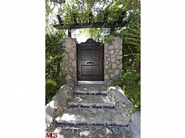 3bd House in Miracle Mile in Los Angeles, CA (Photo 3 of 12)