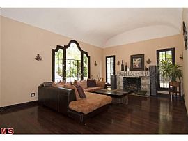 3bd House in Miracle Mile in Los Angeles, CA (Photo 4 of 12)