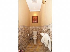 3bd House in Miracle Mile in Los Angeles, CA (Photo 6 of 12)