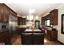 3bd House in Miracle Mile in Los Angeles, CA (Photo 7 of 12)