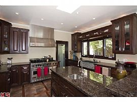 3bd House in Miracle Mile in Los Angeles, CA (Photo 8 of 12)