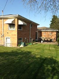 3bd / 2 Full Ba House in O'Hare in Chicago, IL (Photo 2 of 12)