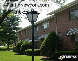 A Community of 3 Distinct Properties. in Fort Trumbull, CT