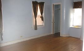 Beautiful Rehabbed Single-Family Home W/garage in Chicago, IL (Photo 4 of 6)