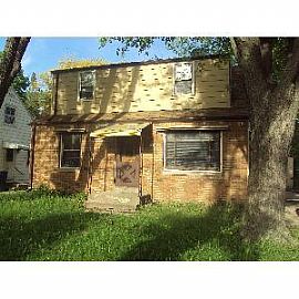 Clean Large Home with Fenced Yard with Matured Tree in Milwaukee, WI